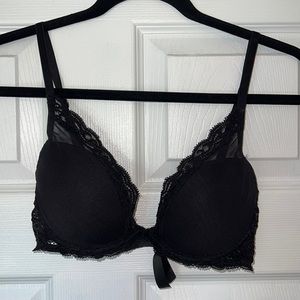 Natori feathers underwire contour bra in black. Size …